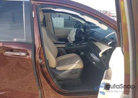 2021 Toyota Sienna Xle z USA, uszkodzony, nr VIN 5TDYRKEC5MS002451